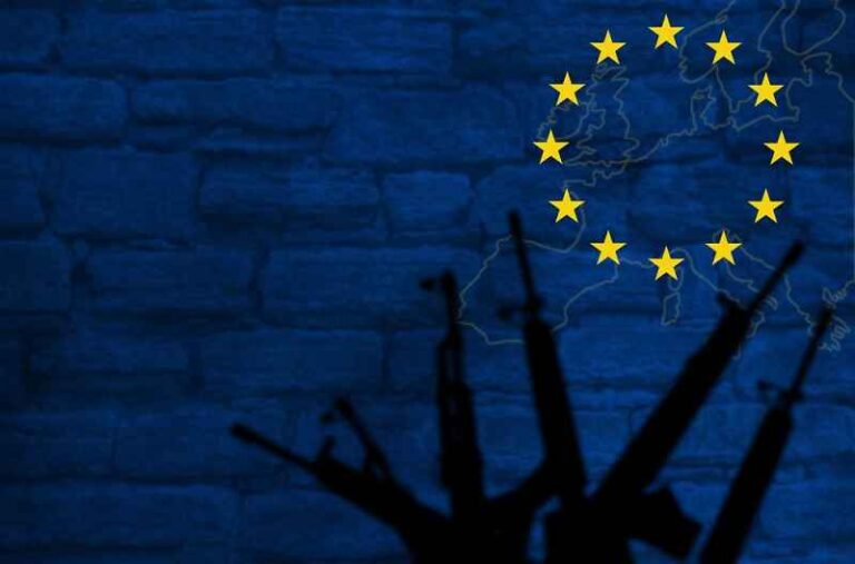 Vaikka maailma etsii rauhaa, EU uhkaa käydä sotaa