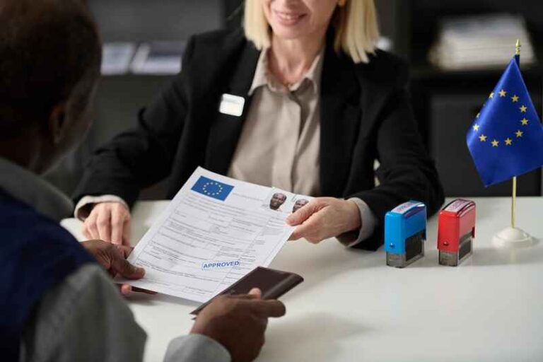 Riittää jo: EU:n on tehostettava rikollisten siirtolaisten palautuksia