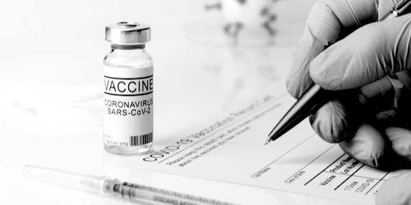 HPV-rokotus: Hälyttävä tutkimus nuorten naisten massiivisista terveysriskeistä